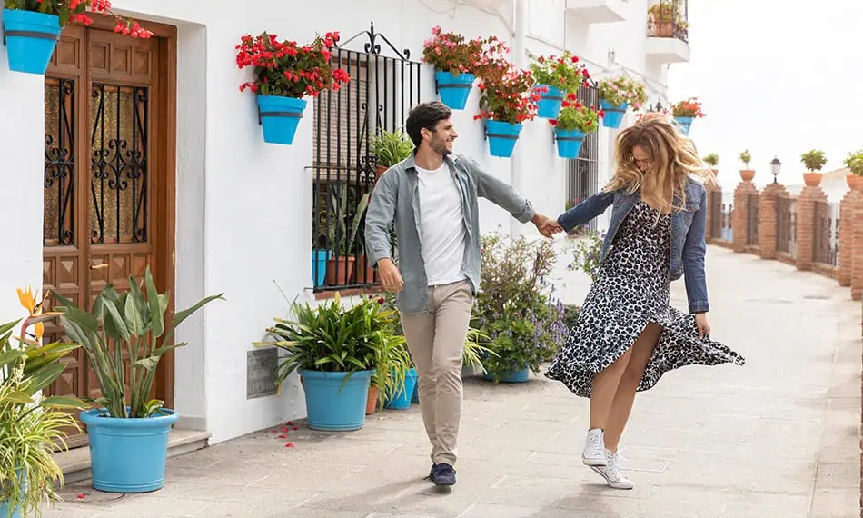 pareja contenta en marbella